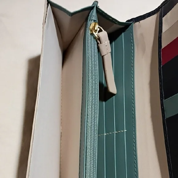 Radley London Wallet.New With Tag. Excellent Condition - Picture 6 of 10